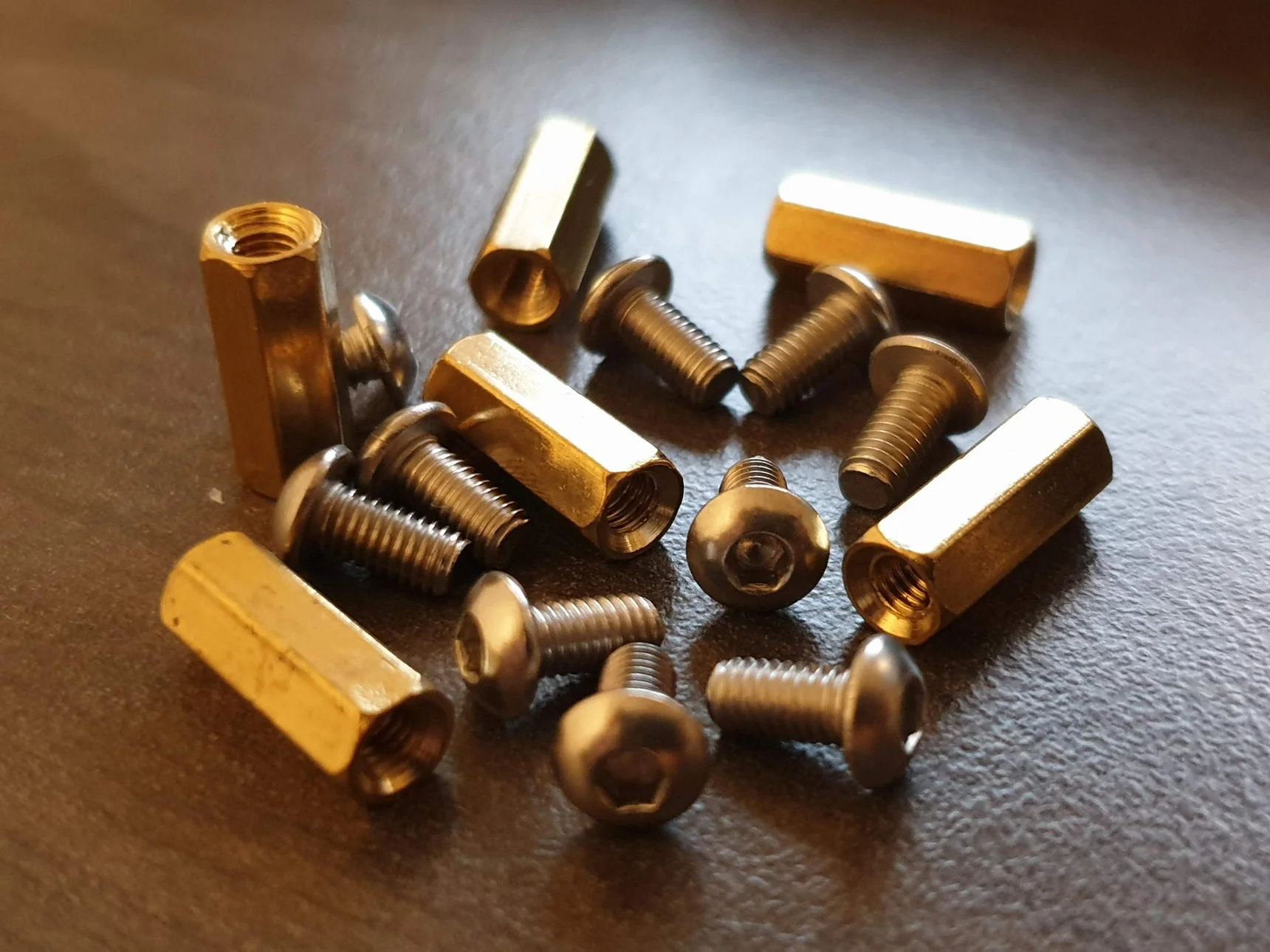 screws-spacers.webp